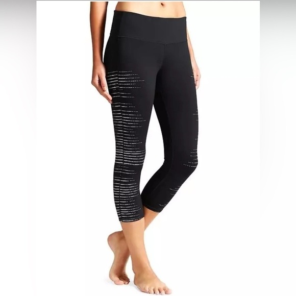 Athleta Pants - Athleta Gel Chaturanga Capri Black Women Medium Activewear Gym Stretch